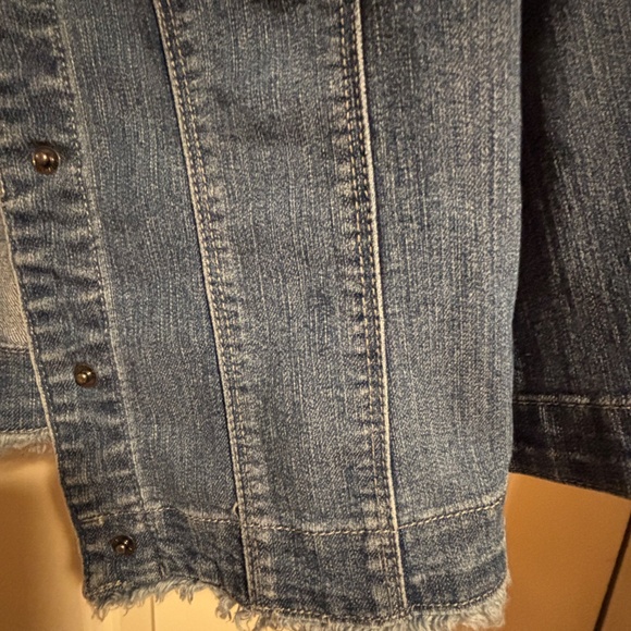 Cleo Petites Short Cropped Jean Jacket - Picture 5 of 7